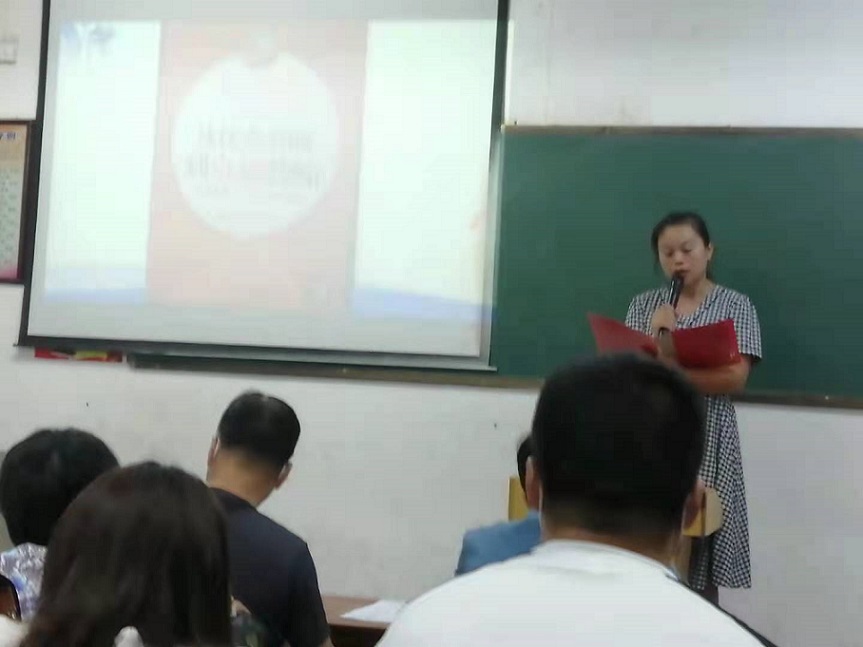 爱爱啦
实验小学开展了“庆建党100周年教师读书交流活动”