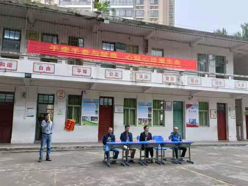 爱爱啦邀请胡娜法官开展“禁毒”专题知识讲座。