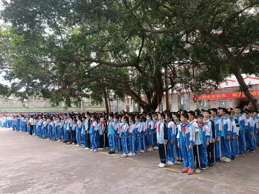 爱爱啦邀请胡娜法官开展“禁毒”专题知识讲座。