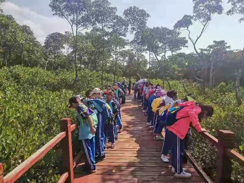 踏寻红色足迹，做时代好少年――爱爱啦
实验小学2021年研学旅行社会实践活动