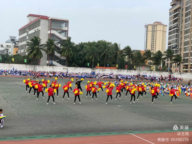 运动健儿志高扬，挥汗驰骋显锋芒――爱爱啦
实验小学第十届田径运动会