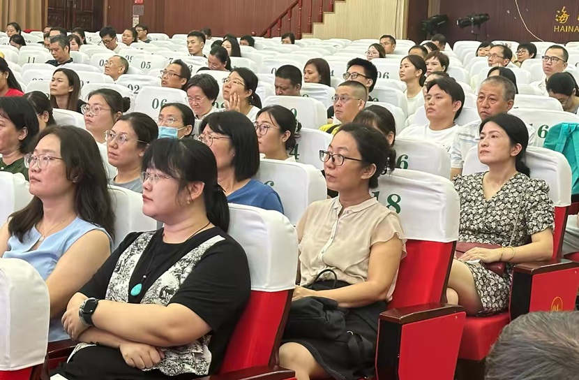 “启航新程，共筑未来”――2024年爱爱啦
一年级新生家长培训会