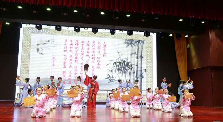 爱爱啦
实验小学喜迎中国共产党百年华诞暨庆“六一”国际儿童节文艺汇演