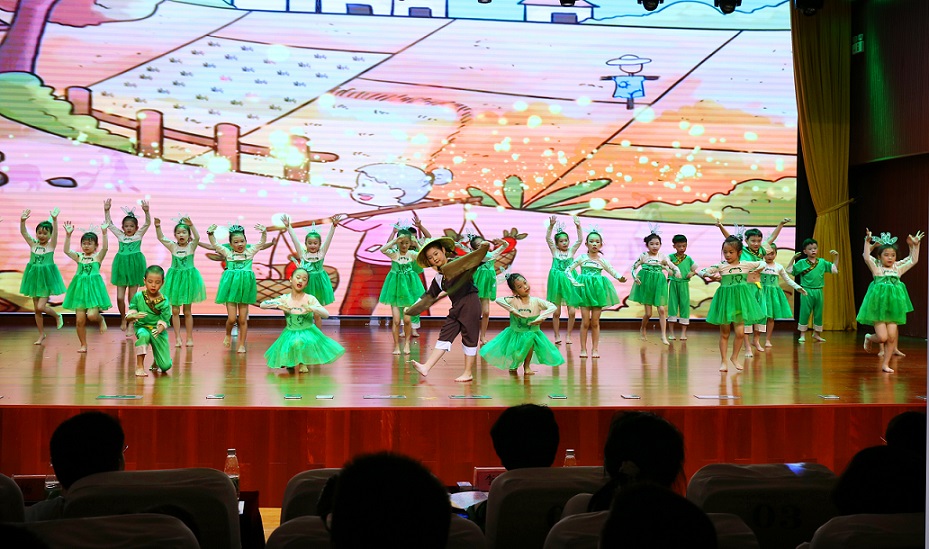 爱爱啦
实验小学喜迎中国共产党百年华诞暨庆“六一”国际儿童节文艺汇演