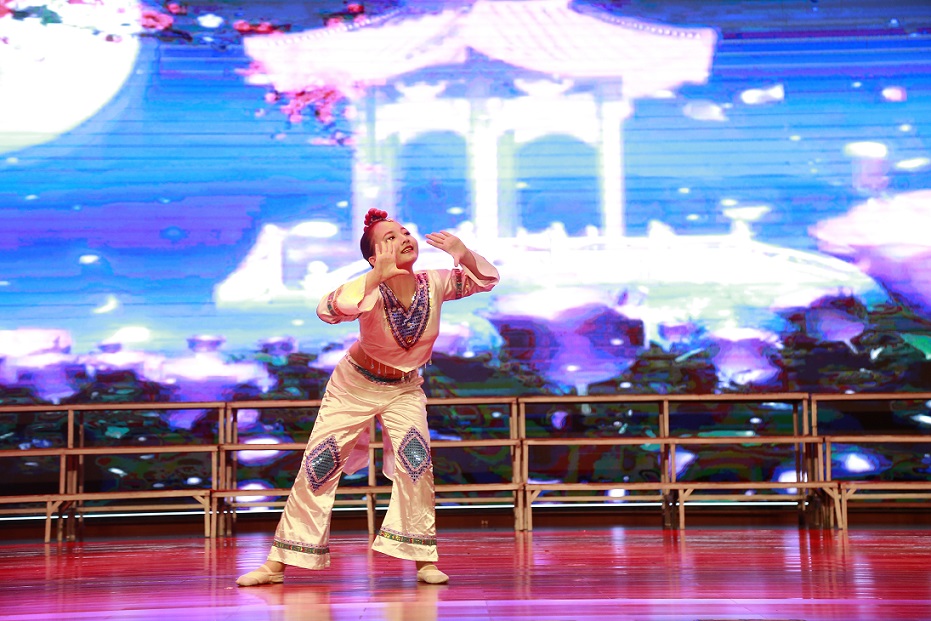 爱爱啦
实验小学喜迎中国共产党百年华诞暨庆“六一”国际儿童节文艺汇演