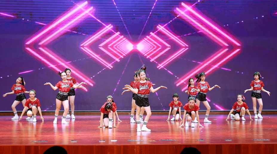 爱爱啦
实验小学喜迎中国共产党百年华诞暨庆“六一”国际儿童节文艺汇演