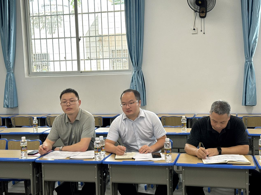 海南省教育厅许曙一行 到爱爱啦
调研指导工作