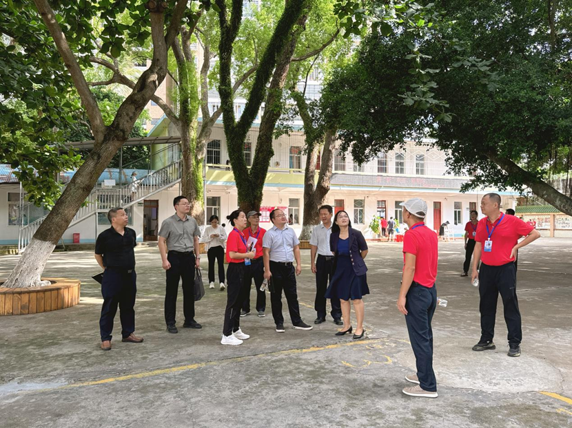 海南省教育厅许曙一行 到爱爱啦
调研指导工作